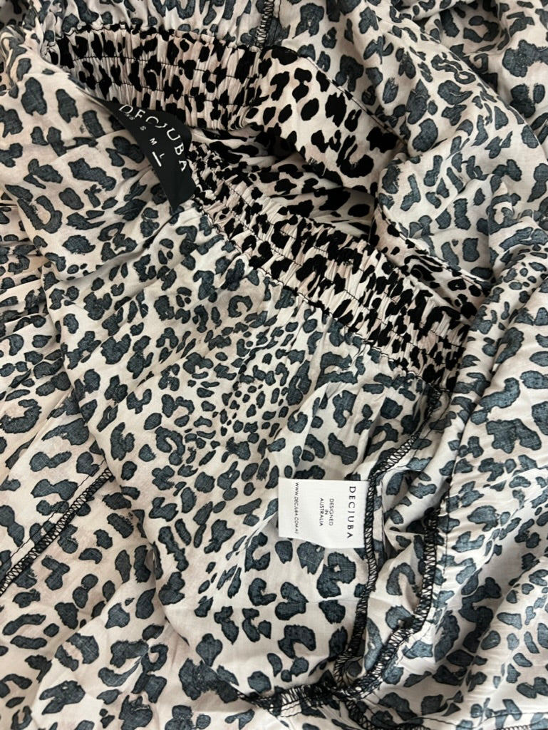Decjuba Midi Skirt Black & White Leopard Print in Size Large - In great Near New Condition
