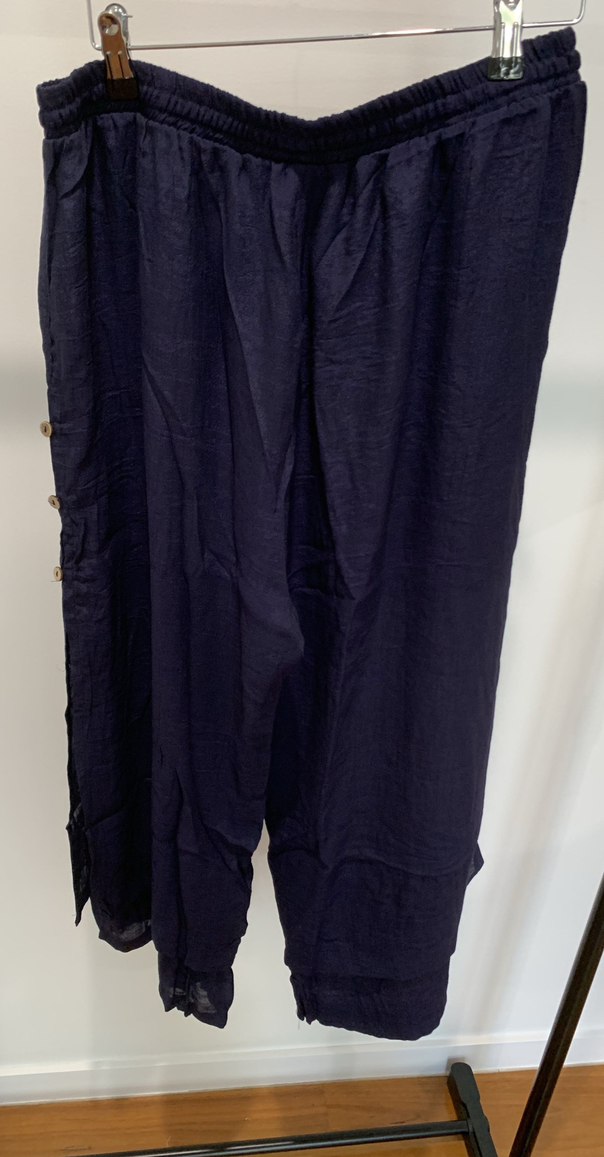 Layered Flowing Beach Pants with Wooden Buttons Resort Wear